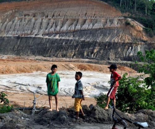 Lubang Bekas Tambang di Kalimantan