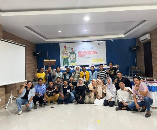 Dokumentasi ICW: foto bersama perserta AYOC Buton 2025