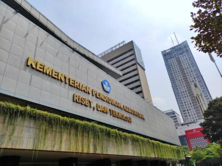 Sumber: kumparan.com Gedung Kementerian Pendidikan, Budaya, Riset, dan Teknologi