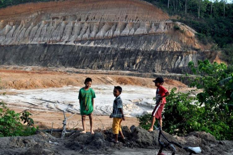 Lubang Bekas Tambang di Kalimantan