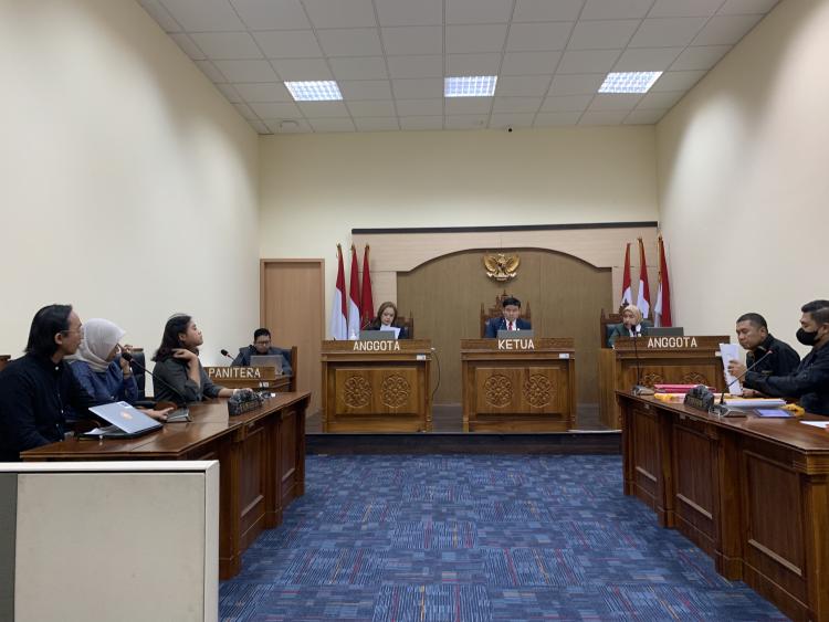 Foto: Persidangan Uji Informasi Pengadaan Gas Air Mata, KIP