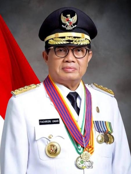 https://upload.wikimedia.org/wikipedia/commons/8/87/Gubernur_Jambi_Fachrori_Umar.jpg