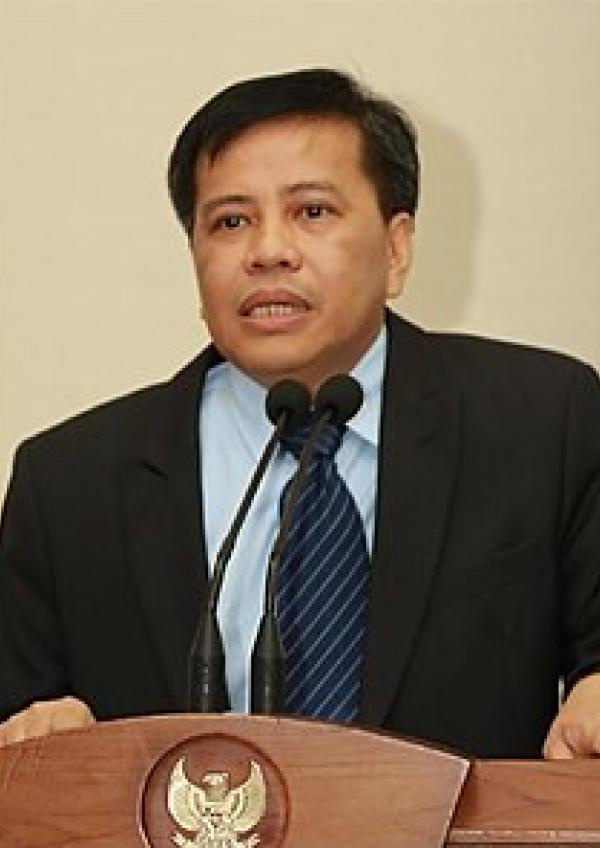 https://upload.wikimedia.org/wikipedia/commons/thumb/f/f4/Wakil_Menteri_PPN_Lukita_Dinarsyah_Tuwo.jpg/220px-Wakil_Menteri_PPN_Lukita_Dinarsyah_Tuwo.jpg