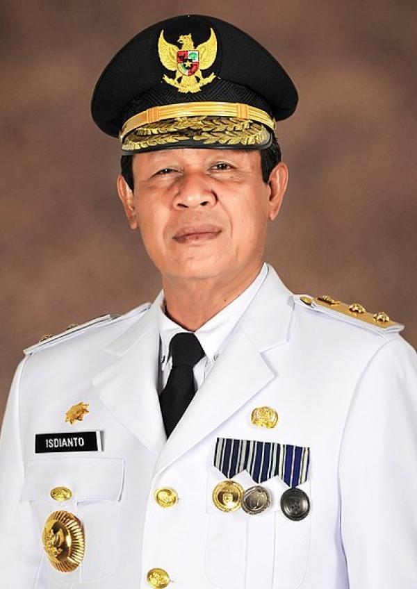 https://id.wikipedia.org/wiki/Berkas:Wakil_Gubernur_Kepulauan_Riau,_Isdianto.jpg
