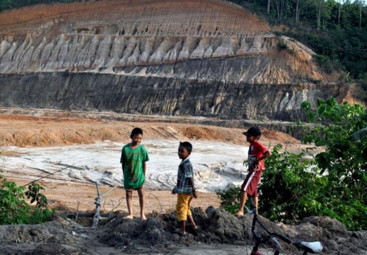 Lubang Bekas Tambang di Kalimantan